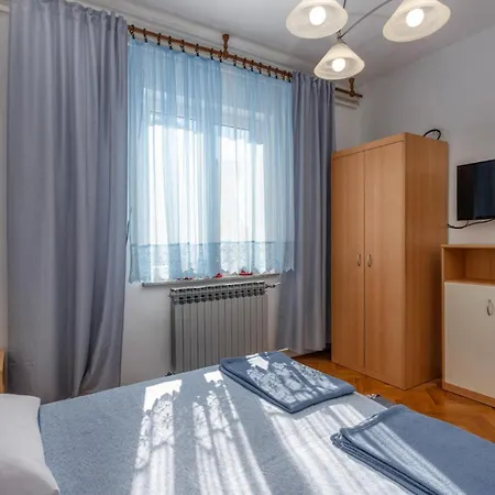 2 Bedroom In Novi Vinodolski